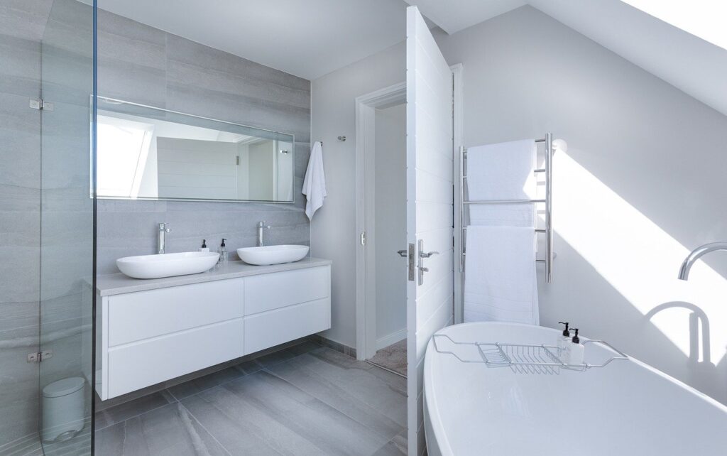 Koupelnový design: vybrat doplňky je snazší, než myslíte