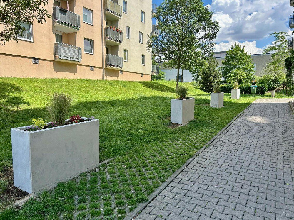 betonové květináče